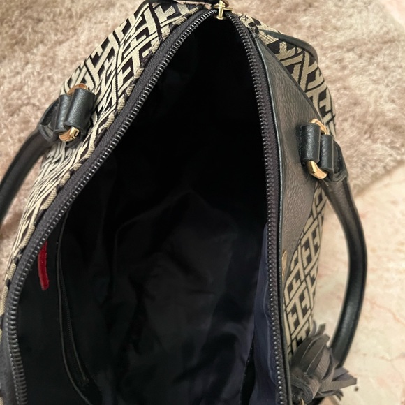 Tommy Hilfiger purse - Picture 4 of 5